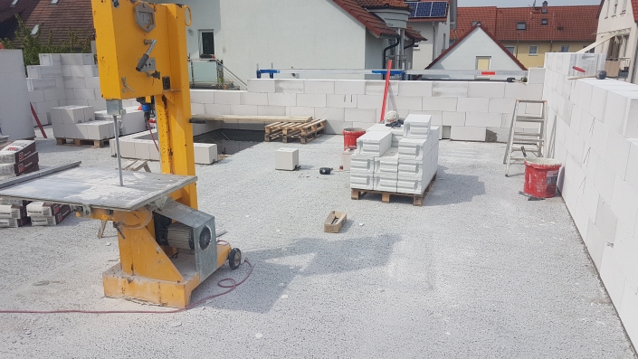 Erdgeschoss wird gemauert 2