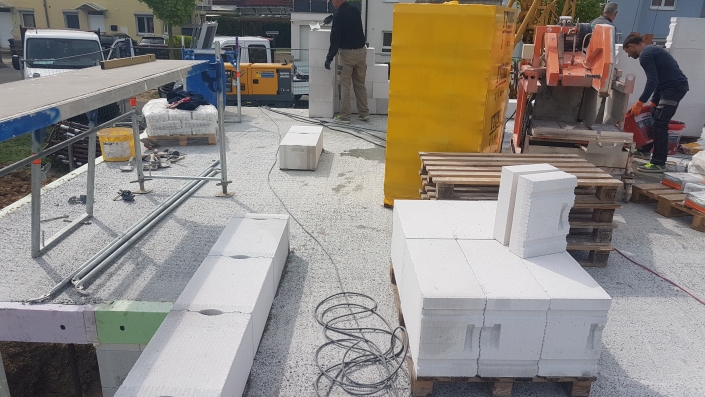 Erdgeschoss wird gemauert 1