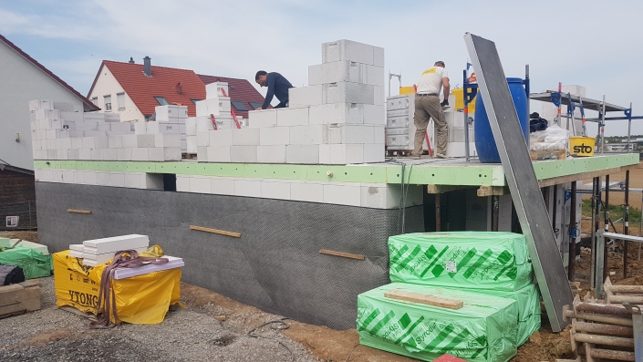 Erdgeschoss wird gemauert – Außenperspektive