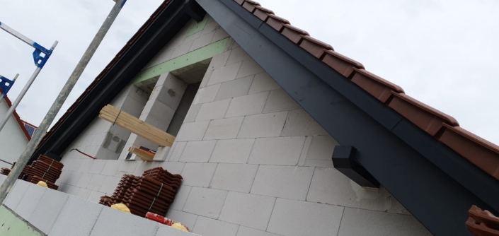 Dach fertig geziegelt